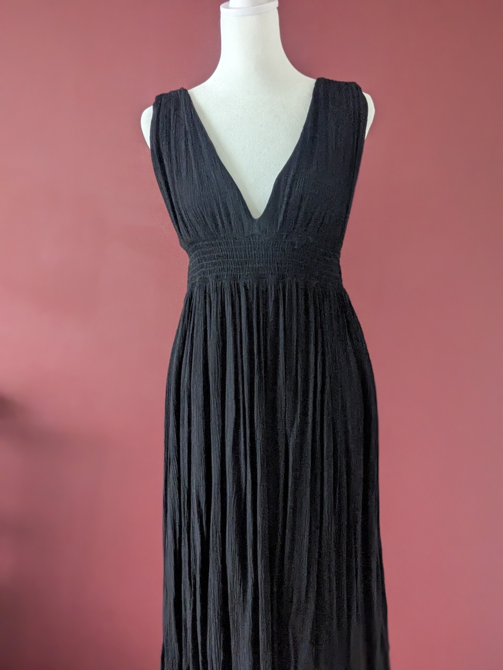 Sleeveless Black V-Neck Maxi Dress - Picture 2 of 7